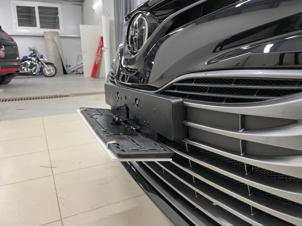 Механизм откидной рамки — крупный план установки